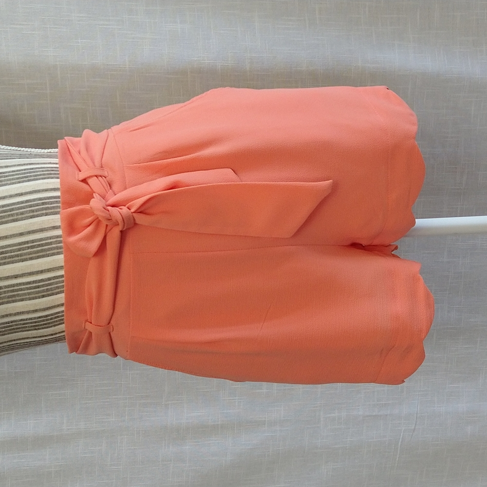 Coral High Rise Belted Scalloped Shorts Size Small